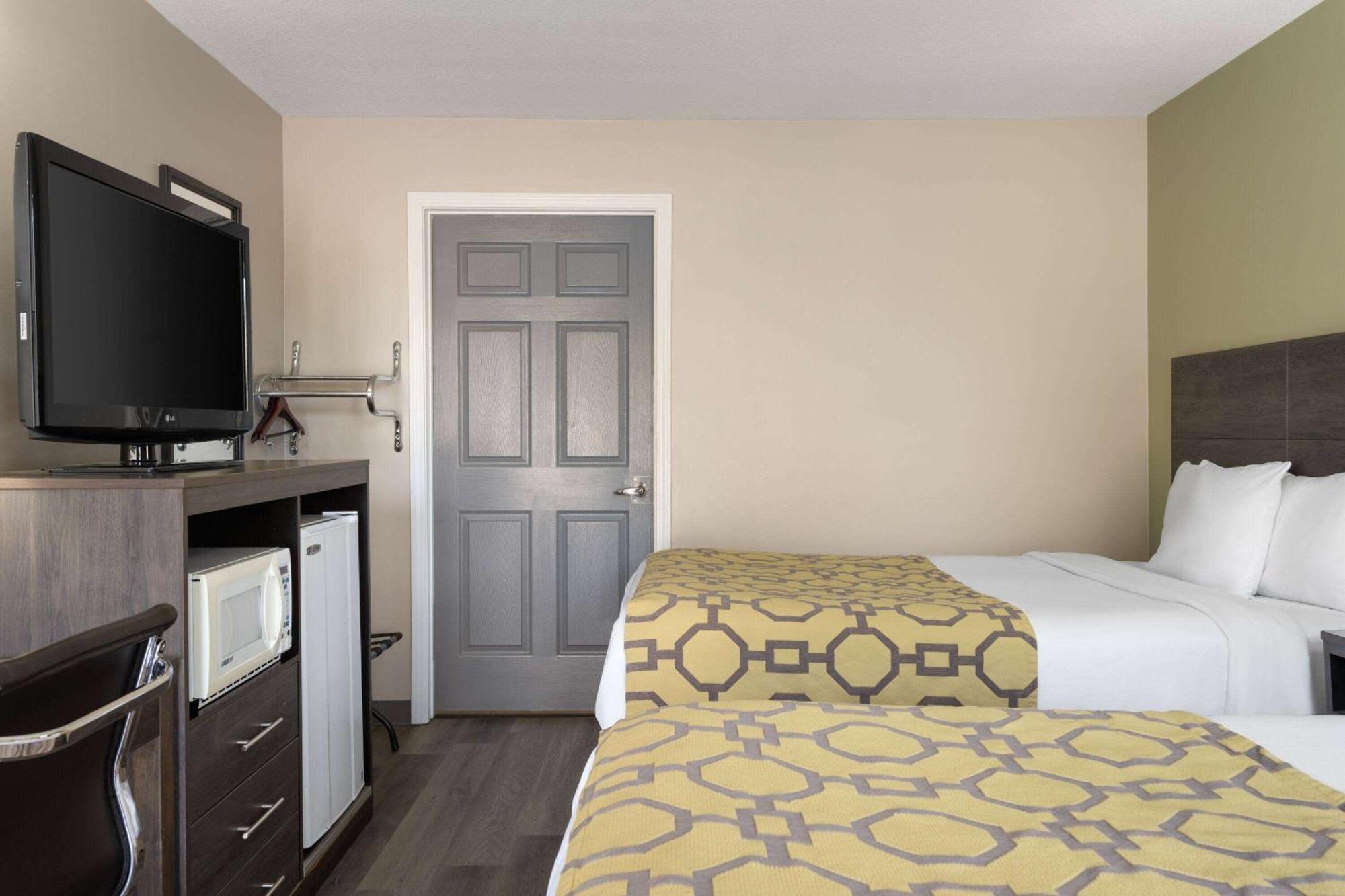 Hotel Baymont By Wyndham Kingsland Exterior foto